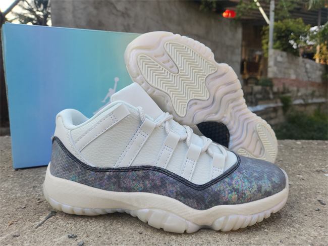 Women's White/Black Running weapon Air Jordan 11 Shoes 024